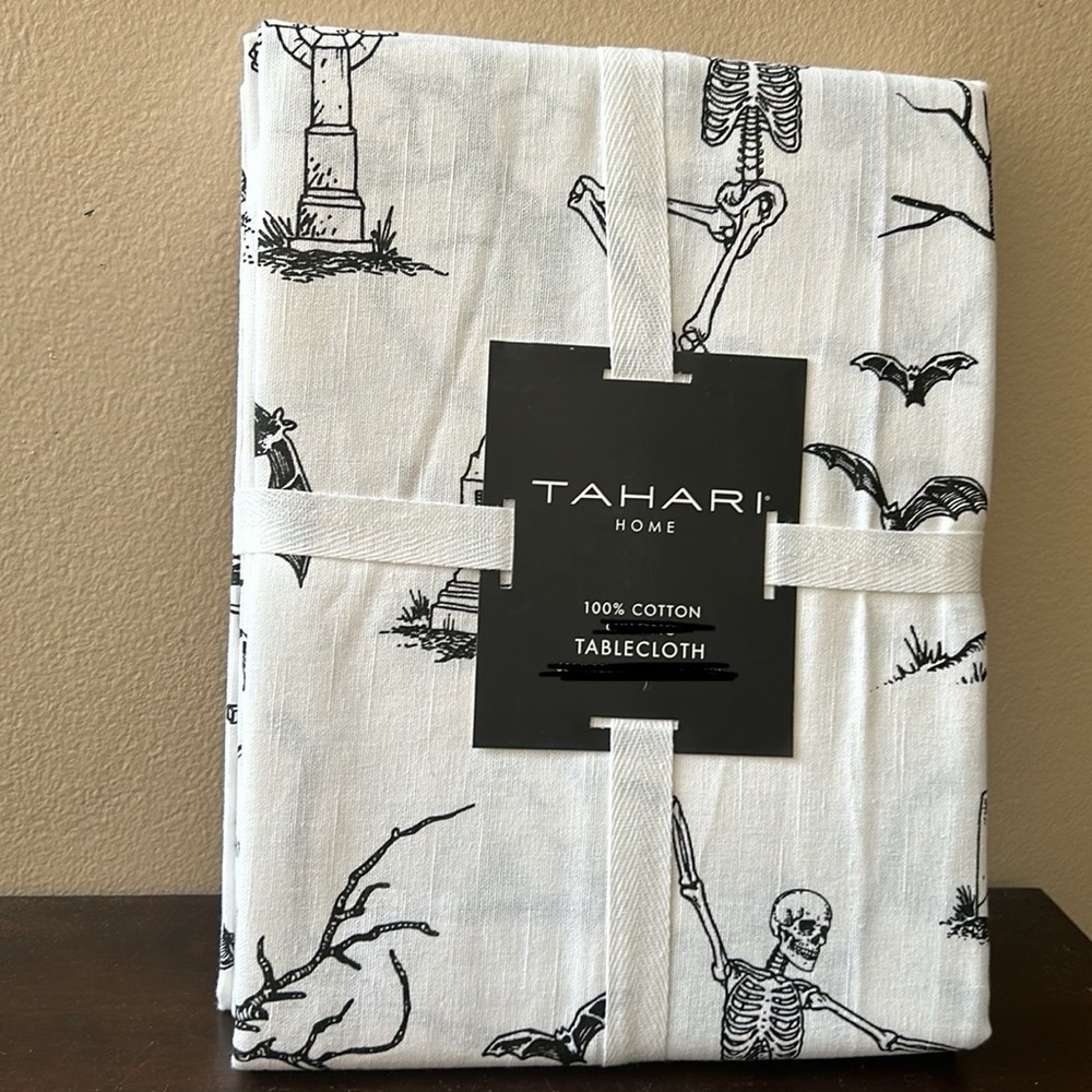 Tahari Halloween Tablecloth Skeletons Dancing Musical Instruments Bats 60”x104”